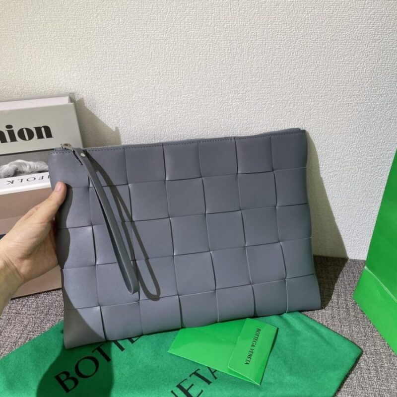 Replica Bottega Veneta Cassette Clutch - Best Fake Designer Bags