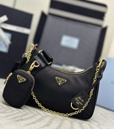 Replica Prada  Re-Edition Nylon 2005 Black - Best Fake Designer Bags