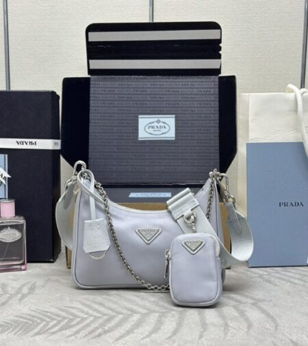Replica Prada  Re-Edition Nylon 2005 Blue - Best Fake Designer Bags