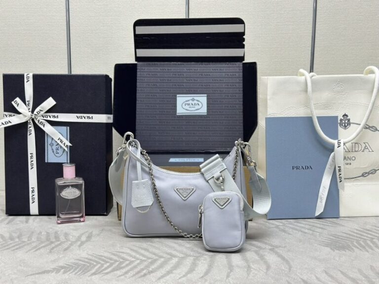 Replica Prada  Re-Edition Nylon 2005 Blue - Best Fake Designer Bags