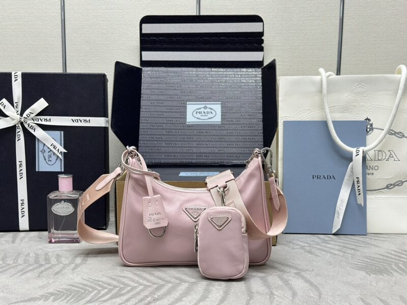Replica Prada  Re-Edition Nylon 2005 Pink - Best Fake Designer Bags