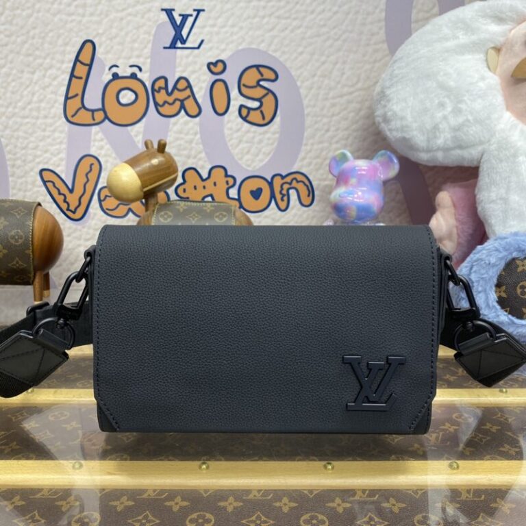 Replica Louis Vuitton  Takeoff Messenger Black - Best Fake Designer Bags