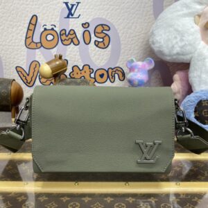 Replica Louis Vuitton Takeoff Messenger - Best Fake Designer Bags