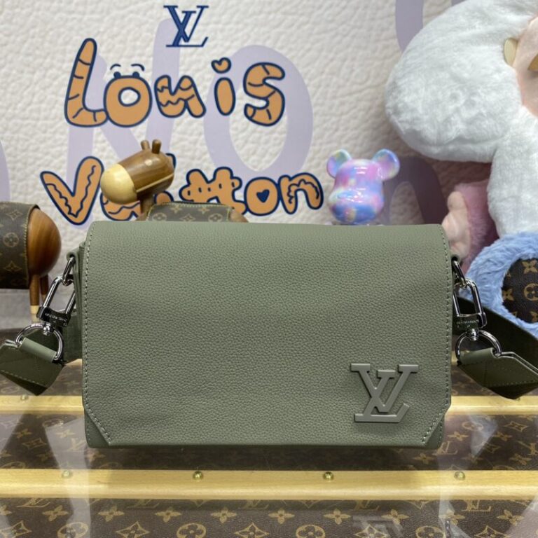 Replica Louis Vuitton Takeoff Messenger - Best Fake Designer Bags