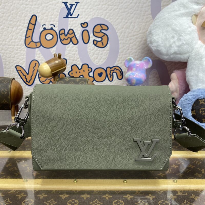 Replica Louis Vuitton Takeoff Messenger - Best Fake Designer Bags